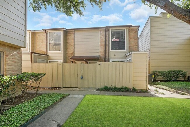 Building Photo - 2110 Wilcrest Dr
