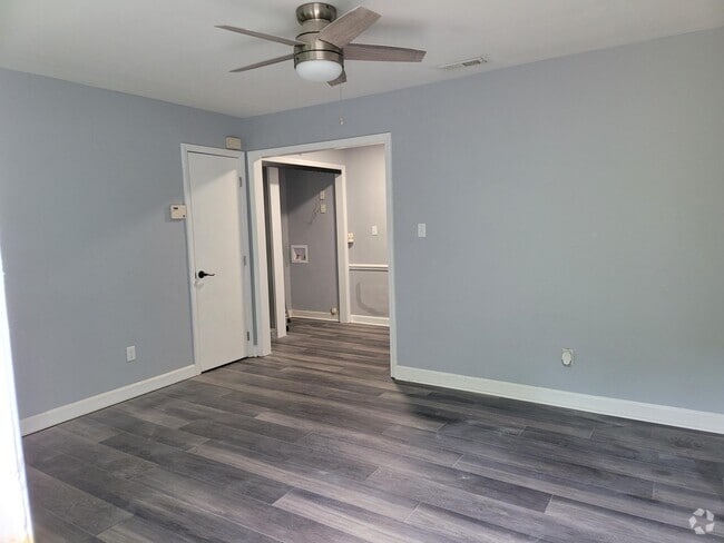 Building Photo - 241 Bridgefield Pl