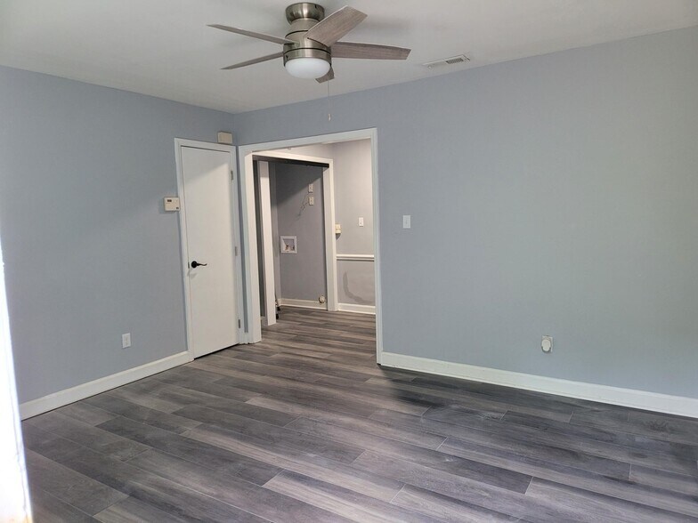 Primary Photo - 241 Bridgefield Pl
