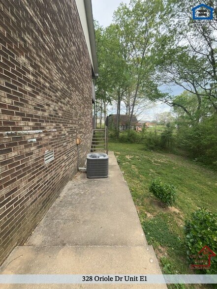 Building Photo - 328 Oriole Dr