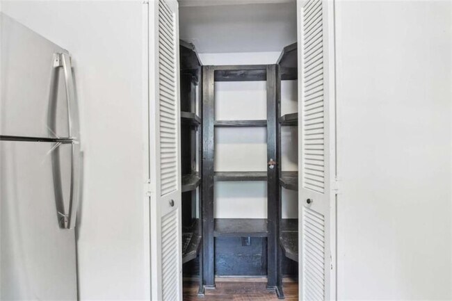 Building Photo - 73 Montre Square NW