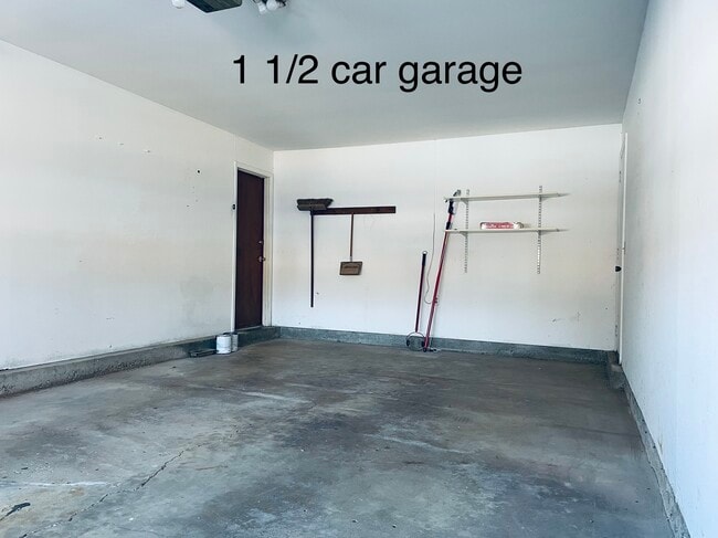 Building Photo - 1008 Broadview Blvd