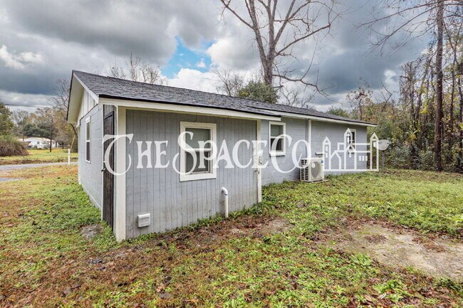 Building Photo - 209 Testament Ln
