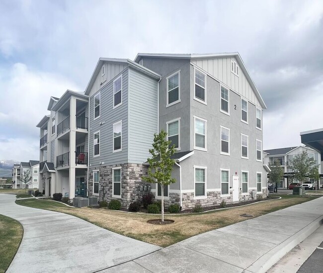 Building Photo - 1128 S 820 E