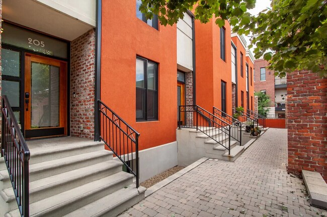 Primary Photo - 205 Mews Way