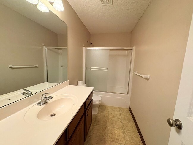 Building Photo - 2 Bed Ranch Style Duplex in Grain Valley.