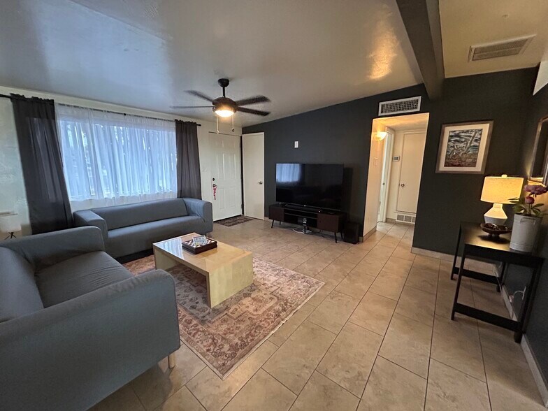 Building Photo - 2625 S Lands End Rd