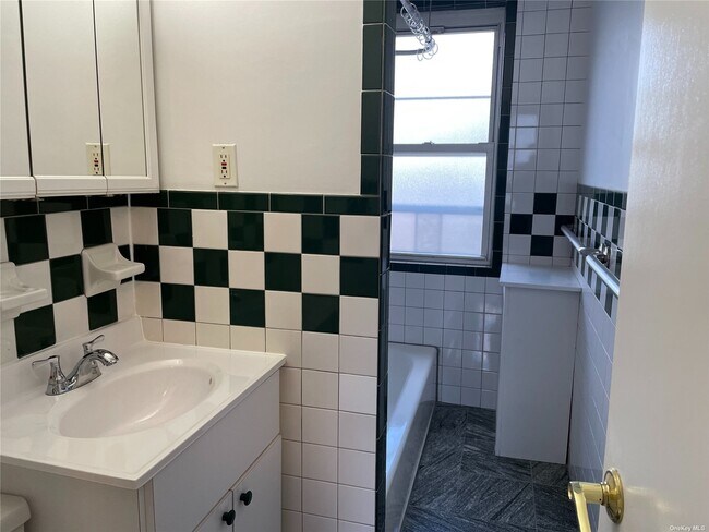 Building Photo - 101-20-101123 123rd St