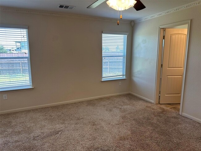 Building Photo - 201 N Hunting Lodge Ln