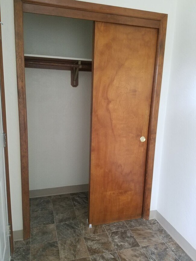 Building Photo - 2415-2425-2425 Wooddale Ave NE