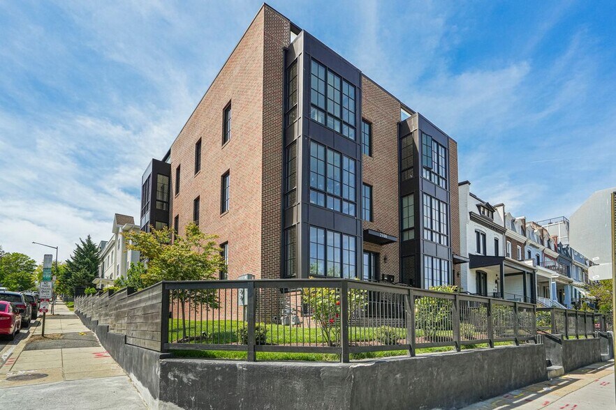 Primary Photo - 2100 4th St NE