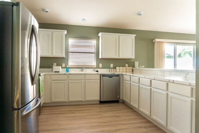 Building Photo - 2453 Violet Ct