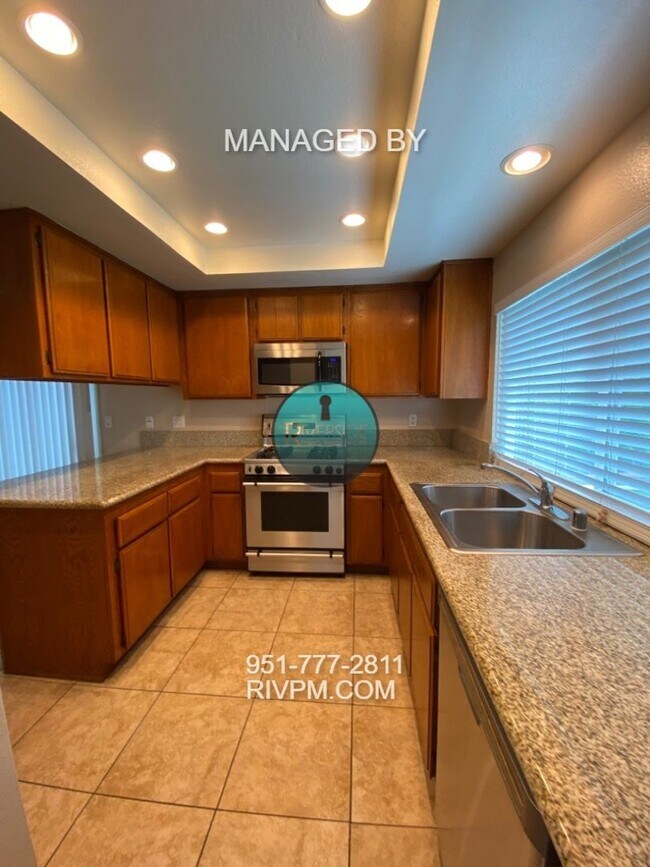 Building Photo - Beautiful single story home located in Riverside!