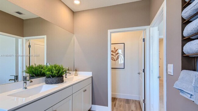 Building Photo - 117 SW 170th Ave