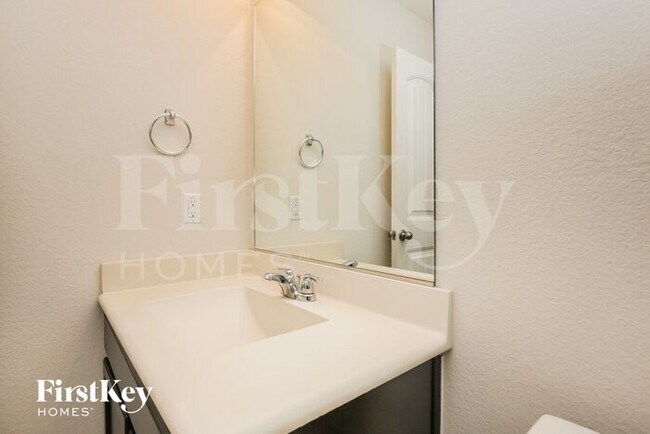 Building Photo - 529 Saguaro Dr
