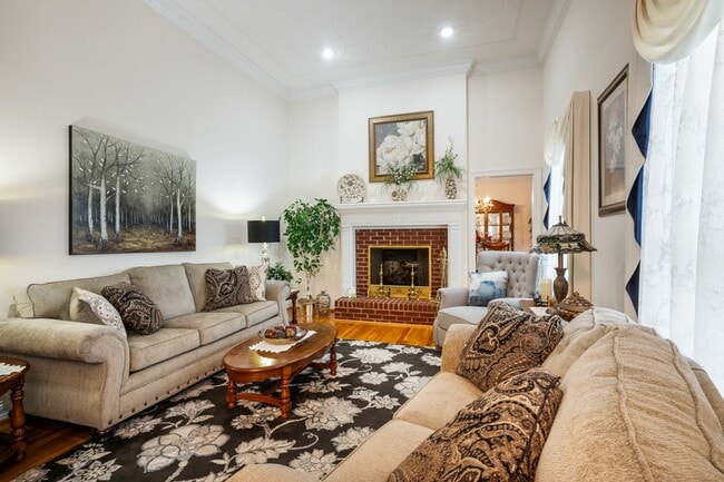 Building Photo - Executive Rental