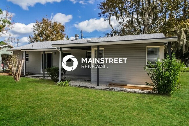 Building Photo - 3 Bedroom Pet-Friendly Home in LEESBURG, FL with Main Street Renewal
