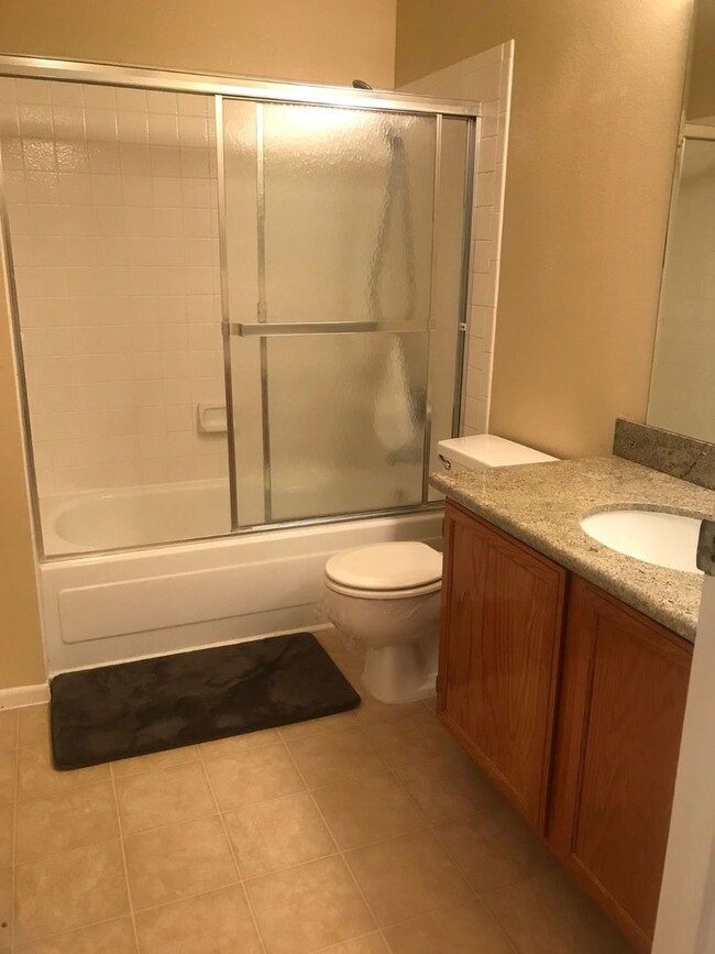 Building Photo - 3 Bedroom 1.5 Bathroom  Near  East Lake Me...