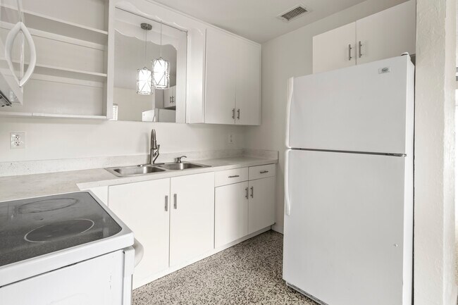 Building Photo - 1144 44th St