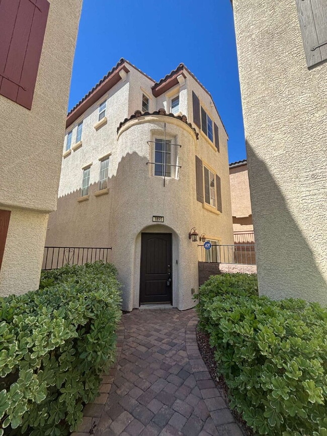 Building Photo - 3 Bed 3.5 Bath Summerlin