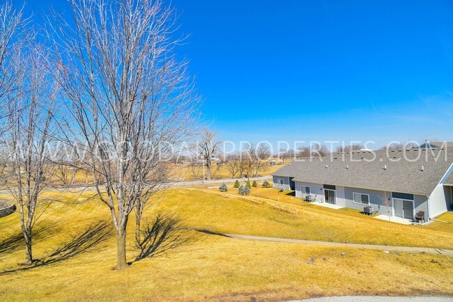 Building Photo - 4 Bedroom Detached Townhome in Waukee with Finished Basement