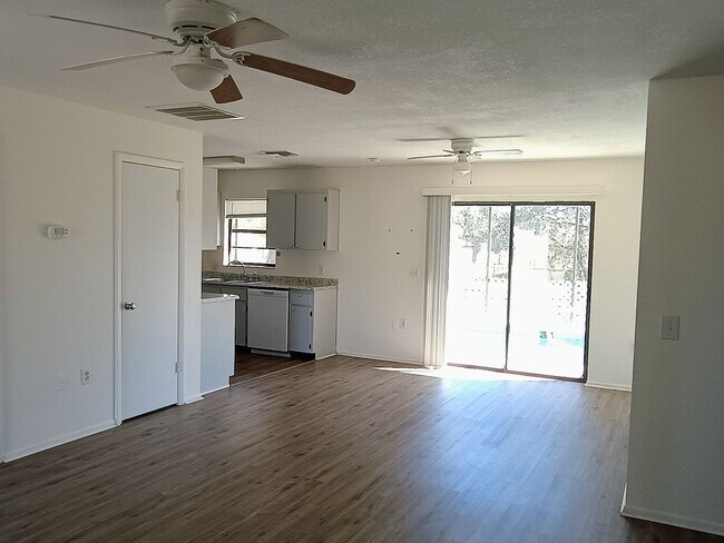 Building Photo - 3-bedroom 2-bathroom Pool House ?????? RENT