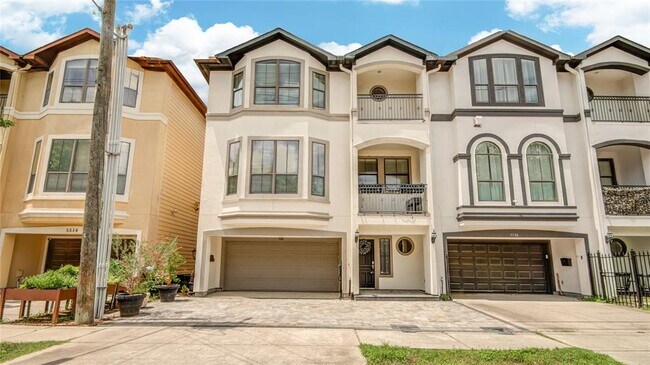 Building Photo - 5510 Blossom St