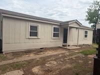 Building Photo - 2 BEDROOM 1 BATH HOUSE, WITH CENTRAL HEAT & AIR, ALL ELECTRIC, FENCED YARD. APPLICATION AND PET F...