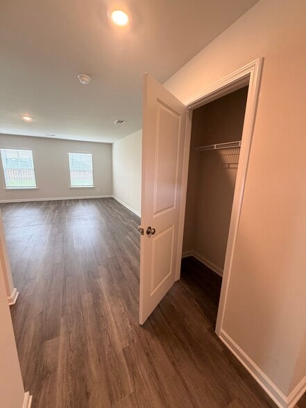 Building Photo - 706 Common Widgeon Way