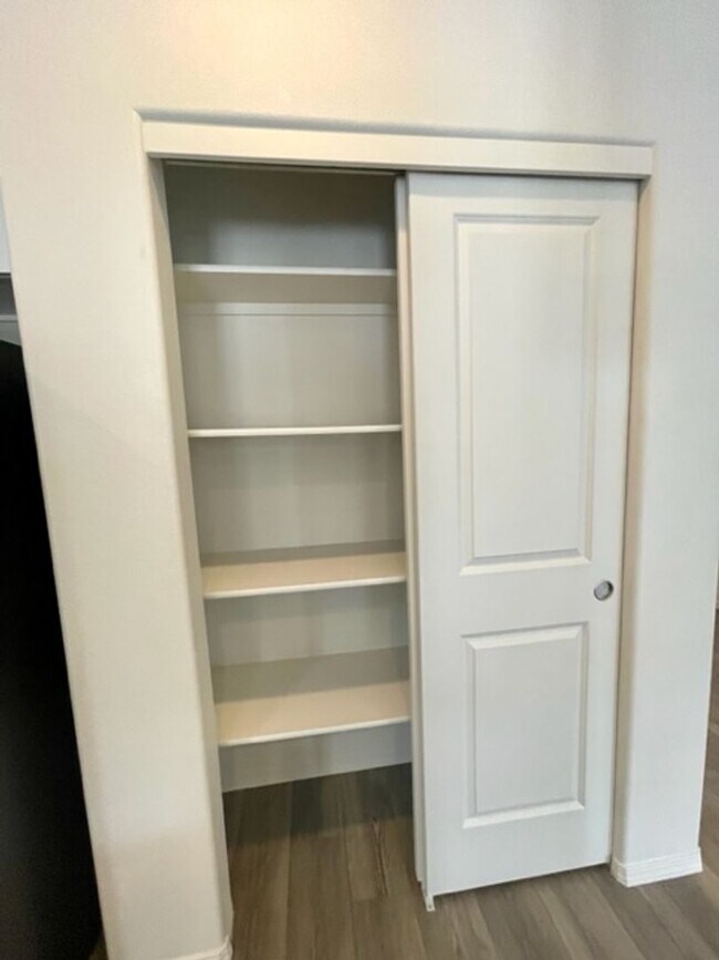 Building Photo - Beautiful like new 3 bedroom Hayden home in Prineville!