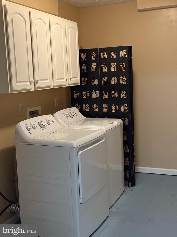 Building Photo - 2047 Harvest Dr