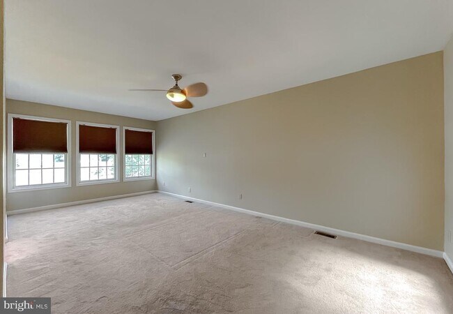 Building Photo - 48170 Livonia Cir