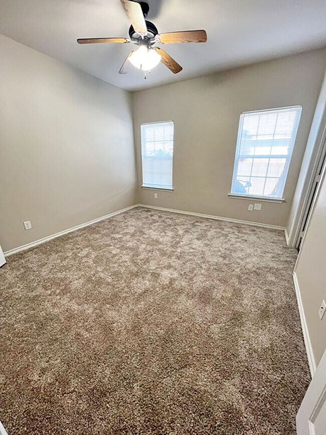 Building Photo - Nice 3 Bdrm 2 Bath Home in Sherman Texas