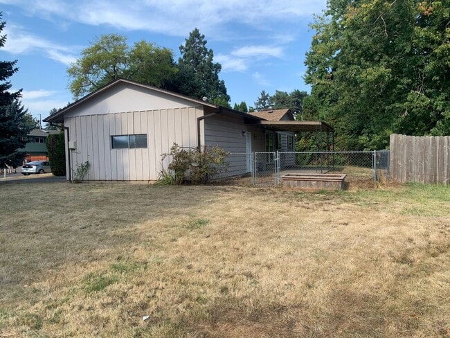 Building Photo - $2,450 - Three Bedrooms, Two Baths Home on...