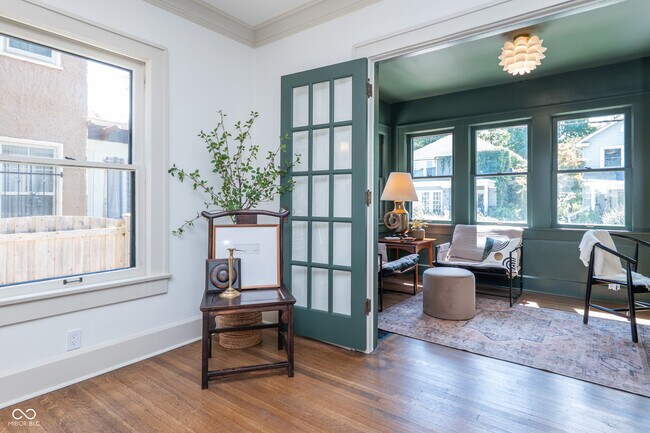 Building Photo - 322 E 37th St