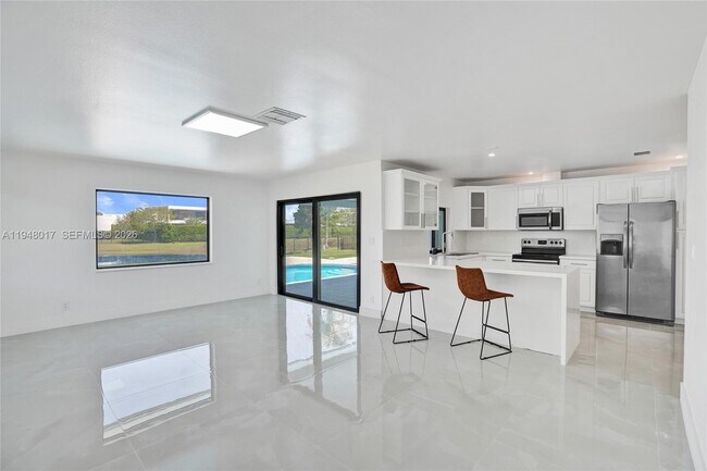 Building Photo - 16653 Golfview Dr