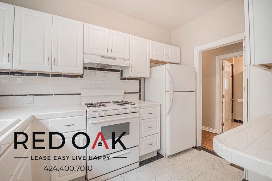 Building Photo - 109 S Sycamore Ave