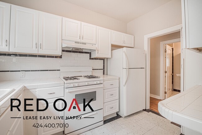 Building Photo - 109 S Sycamore Ave