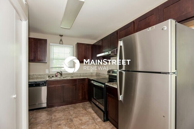 Building Photo - 4 Bedroom Pet-Friendly Home in Charlotte, NC with Main Street Renewal