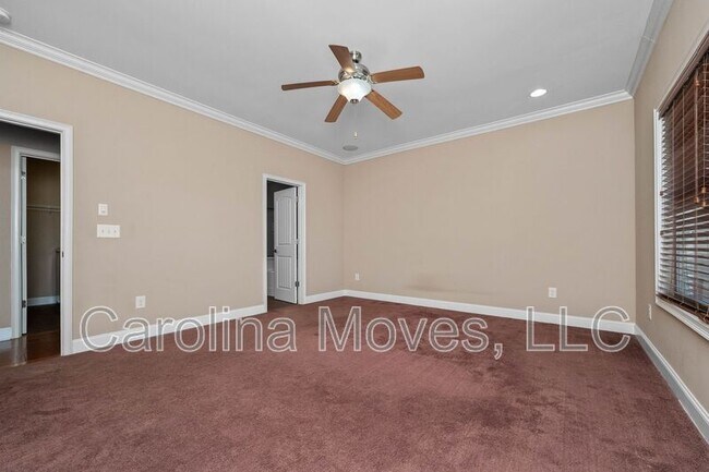 Building Photo - 213B Bell Heather Lane
