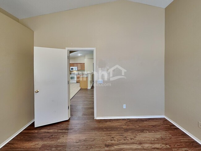 Building Photo - 1172 E Elm Rd