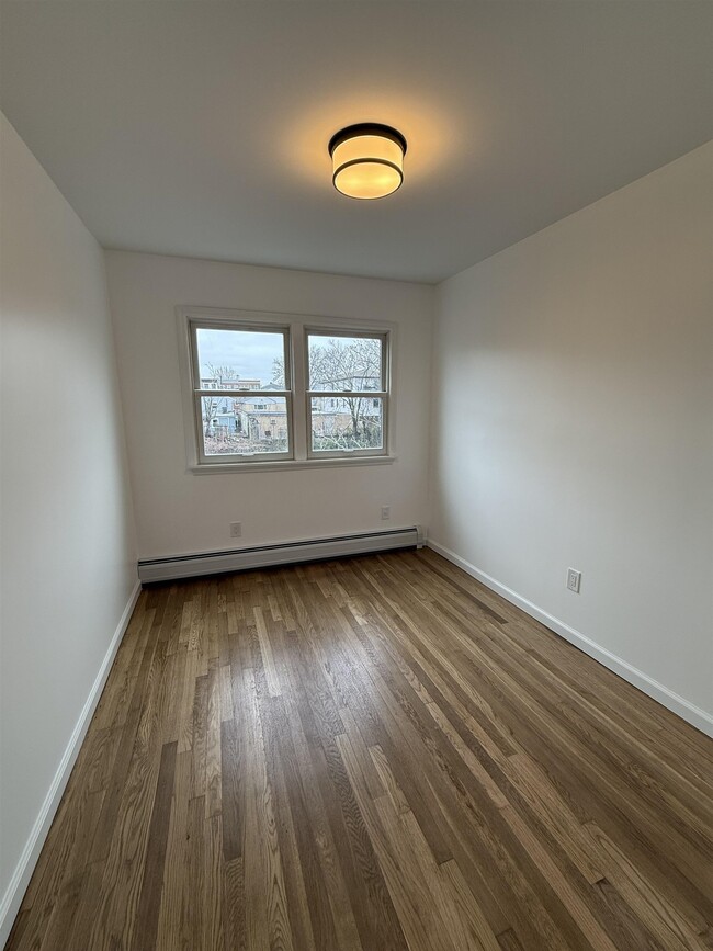 Building Photo - 31 Alan Terrace