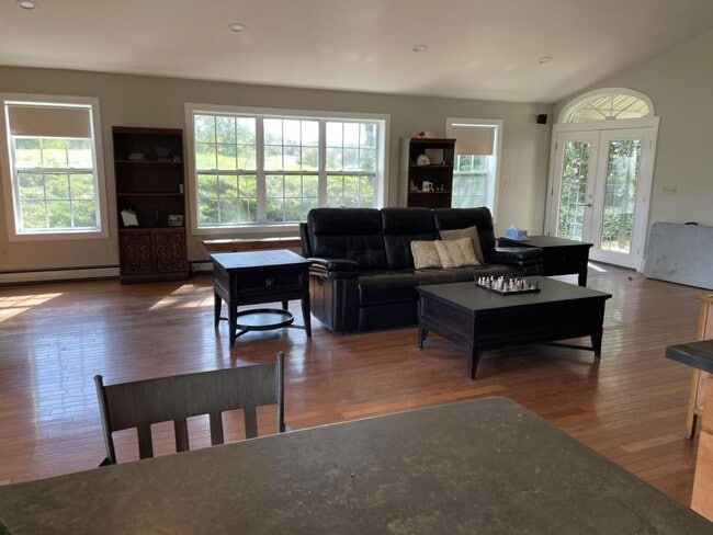 Building Photo - 67 Graham Rd