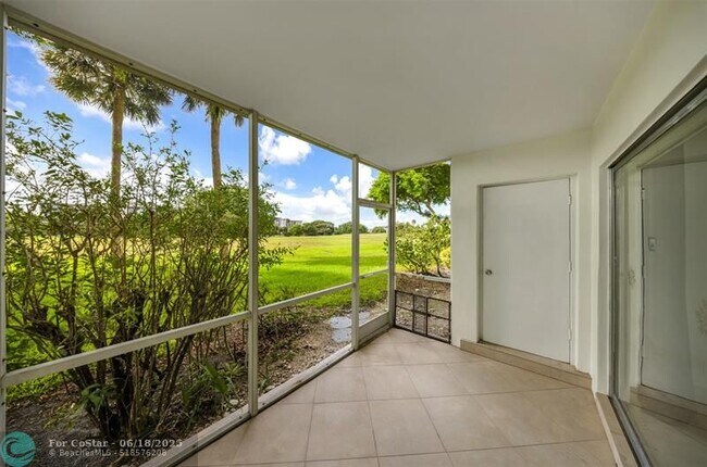 Building Photo - 2850 N Palm Aire Dr
