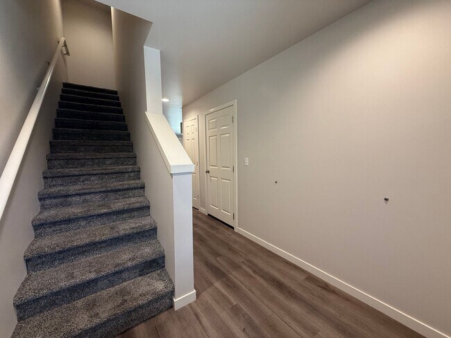 Building Photo - 5307 Smitten Street #3