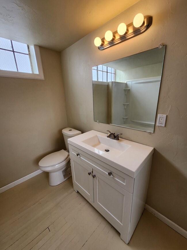 Building Photo - 208 E Main St