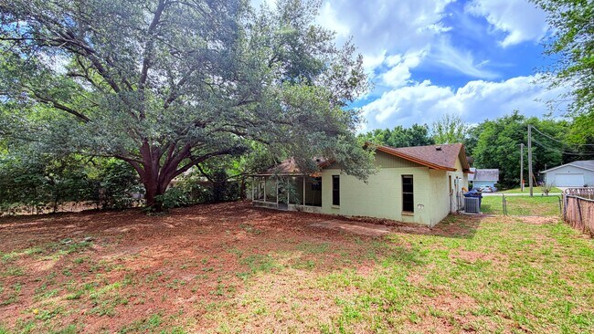 Building Photo - $500 OFF A MONTHS OF RENT IF YOU APPLY BEFORE MAY 12TH. Pet-Friendly 3BR Home with Spacious Yard ...