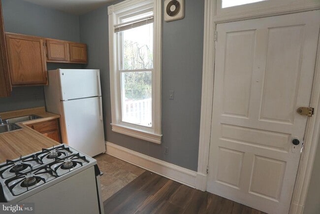 Building Photo - 1000 Edmondson Ave