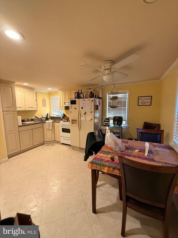 Building Photo - 2211 Browning Rd