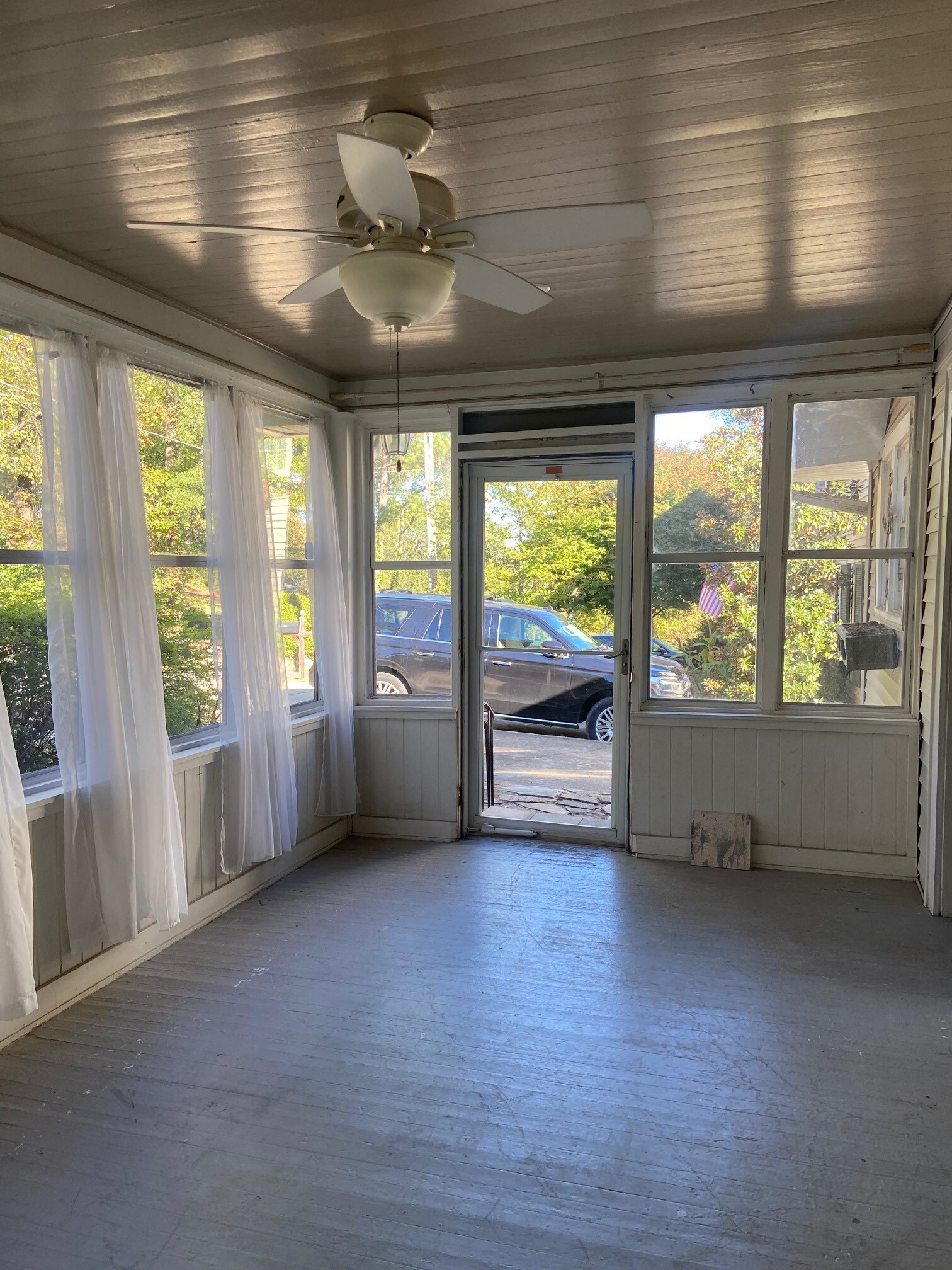 Building Photo - 907 Irving Rd